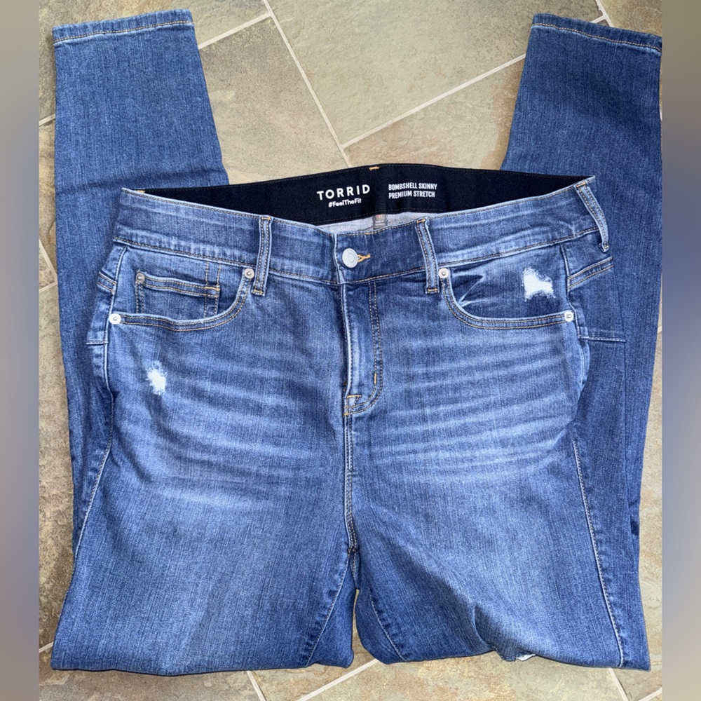 Torrid bombshell Skinny Jeans - Picture 3 of 5